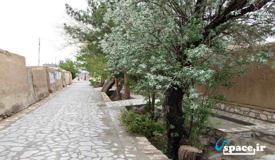 اقامتگاه بوم گردی ناردونه-روستای مبارکه تفت-استان یزد